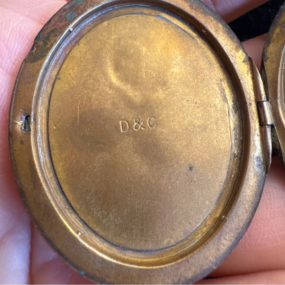 Large Antique D&C Victorian Gold Fill Photo Locket Pendant Necklace Etched Heavy - Picture 7 of 16